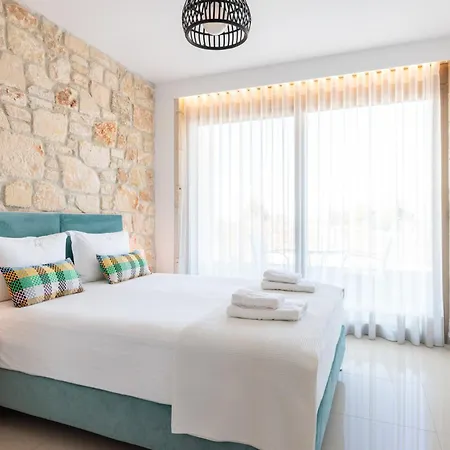 Anna Mare Luxury *